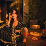 Alisshaa Ohri Instagram - Glowing with the diyas 🪔💫⁣ ⁣ ⁣ ⁣ ⁣ ⁣ Outfit: @shopmulmul⁣ ⁣ ⁣ ⁣ ⁣ ⁣ ⁣ #AlisshaaOhri #Actor #HappyDiwali #DiwaliCelebration #Diwali2023 #FestivalOfLights