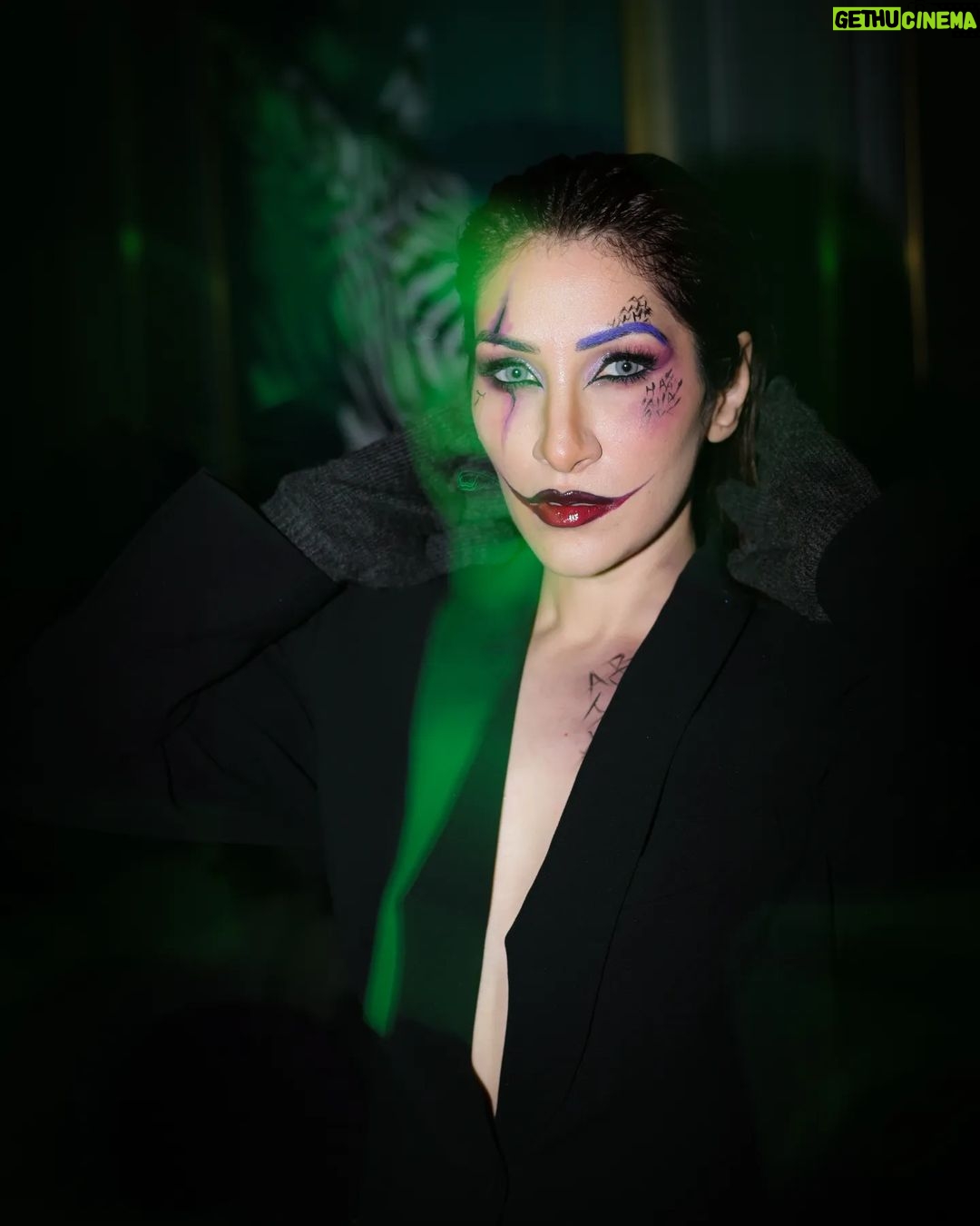 Alisshaa Ohri Instagram - Why so serious? It's just Halloween, after all! MUA: @jishanmua #AlisshaaOhri #Actor #Joker #WhySoSerious #Halloween #SpookySeason #TrickOrTreat #CostumeParty #JokerCosplay #CreepyCrawlies #HauntedHouse #PumpkinEverything #WitchyVibes #HalloweenCostumes #JokerInspired #OctoberNights