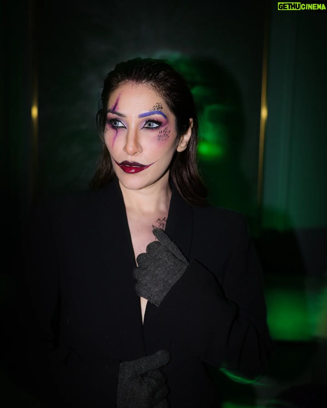 Alisshaa Ohri Instagram - Why so serious? It's just Halloween, after all! MUA: @jishanmua #AlisshaaOhri #Actor #Joker #WhySoSerious #Halloween #SpookySeason #TrickOrTreat #CostumeParty #JokerCosplay #CreepyCrawlies #HauntedHouse #PumpkinEverything #WitchyVibes #HalloweenCostumes #JokerInspired #OctoberNights