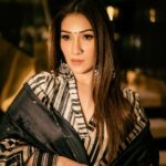 Alisshaa Ohri Instagram - ऐसी उलझी नज़र उनसे हटती नहीं✨💕 [Alisshaa Ohri, Bollywood, Actor, Traditional Look, Outfit Ideas, Ethnic Suits, Explore, Instagram]