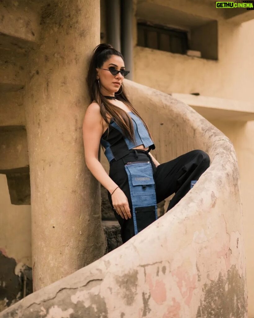 Alisshaa Ohri Instagram - In my element wearing @clapbackk.in [Alisshaa Ohri, Bollywood, Actor, Street Style Look, Outfit Ideas, Casual look, Denim Wear, Influencer, Fyp, Trending, Explore, Instagram]