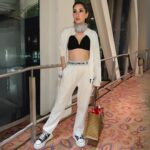 Alisshaa Ohri Instagram – Checked in!✈️

Outfit: @hamster_london 

[Alisshaa Ohri, Bollywood, Actor, Airport Look, Outfit Ideas, Travel Fits, Fashion Inspo, Explore, Instagram]