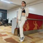 Alisshaa Ohri Instagram – Checked in!✈️

Outfit: @hamster_london 

[Alisshaa Ohri, Bollywood, Actor, Airport Look, Outfit Ideas, Travel Fits, Fashion Inspo, Explore, Instagram]