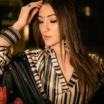 Alisshaa Ohri Instagram - ऐसी उलझी नज़र उनसे हटती नहीं✨💕 [Alisshaa Ohri, Bollywood, Actor, Traditional Look, Outfit Ideas, Ethnic Suits, Explore, Instagram]