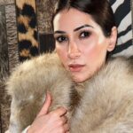 Alisshaa Ohri Instagram - Chilly nights, warm laughs at Evva with loved ones! ✨🥂 [Alisshaa Ohri, Bollywood, Actor, Fashion Blogger, Influencer, Birthday Party, Family, Friends, Night out, Fun, Togetherness, Delhi, Evva, Celebration, Cherished moments] Evva Delhi