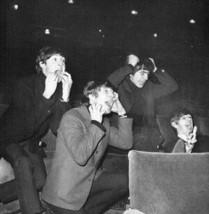 Alize Gördüm Instagram - #beatlemania ❤️