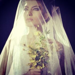 Alize Gördüm Instagram - Damat mı? Yedim ben onu. #bride