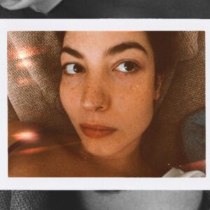 Alize Gördüm Instagram - Hava çok soğuk ve benim çillerim yok.
