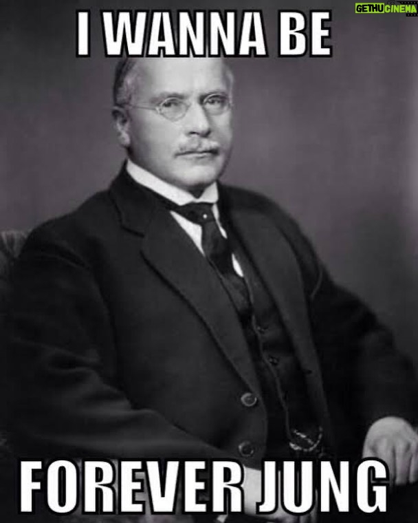 Alize Gördüm Instagram - One semester ends, another begins. Good luck to all of us! 🧠 #carlgustavjung #psychologystudentlife #dontgiveuponyourdreams