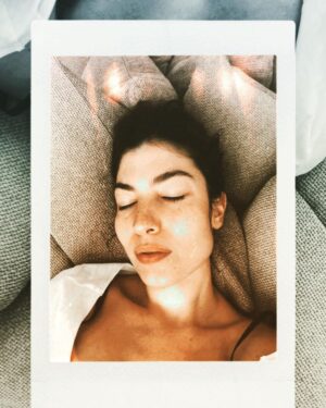 Alize Gördüm Instagram - ‘Corona günlerinde finaller ve çiller.’ 2020 Tuval üzerine yağlı boya