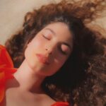 Alize Gördüm Instagram – Aynen ben dinliyorum seni. #dreaming