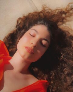 Alize Gördüm Instagram - Aynen ben dinliyorum seni. #dreaming