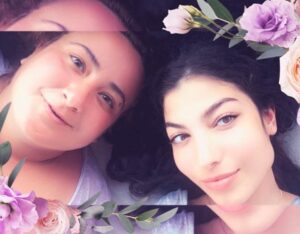 Alize Gördüm Instagram - Merhaba Instagram. Bu kızı çok seviyorum. O da beni çok sever ve hep korur🌸 O benim ablam💕 #sistersforlife
