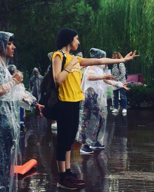Alize Gördüm Instagram - Zatürre oldum sanırım ama olsun. @agni_dance_company ❤️ #dancingintherain #literally