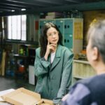 Allison Lin Instagram - 前幾天到了手工裝盒的工廠 觀看《36》攝影集的盒裝過程 看見姊姊們動作熟稔又精準 非常用心地對待 自己透過點滴時光集結而成的作品 我內心充滿感激 於是更加期待這次的作品 可以趕快送到各位的手上 也期待你們的心情分享 另外 《36》攝影集不會在連鎖通路販售 也許將來會在某些獨立書店裡與各位相遇 在此之前 線上填Google表單是唯一的購買渠道 再請各位多多支持 =============================== 《36》攝影集將於3月6日陸續寄出 我嘗試地折了幾個包裝盒 如果有歪掉或是不小心撕到小邊邊 就是我做的好事 請大家笑納 ？ 攝影集傳送門： https://reurl.cc/KMp0Oq 照片感謝 編輯 煜幃 @doistrakh 小編 小青親 @weteamwork.co P.S. 最後一張照片，要猜一下是什麼嗎？(^_^)v #36攝影集