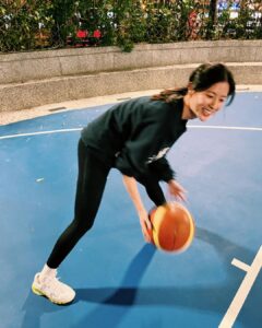 Allison Lin Instagram - 高中時代 最喜歡的就是籃球 與just do it的勾勾 超帥氣 @nike #metcon