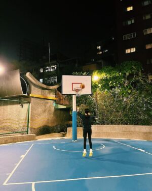 Allison Lin Instagram - 高中時代
最喜歡的就是籃球
與just do it的勾勾
超帥氣

@nike
#metcon