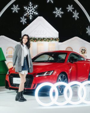 Allison Lin Instagram - 聖誕節終於要來了～

今年聖誕節，Audi在信義區展出夢幻車款 — TT RS 
追蹤Audi TW 官方社群帳號，於此篇貼文底下留言標記一位想一起度過浪漫聖誕的人，就有機會獲得聖誕限定好禮🎁

禮物將於12/28 公佈4位得獎者
Audi 邀您一同歡慶聖誕！

拍照打卡記得標記我🎄🎅🏻

🎄 活動地點：ATT 4 FUN 台北信義店 一樓戶外廣場
🎄 活動時間：2023/12/1 – 2024/1/3

@audi_tw
#Audi #AudiTaiwan