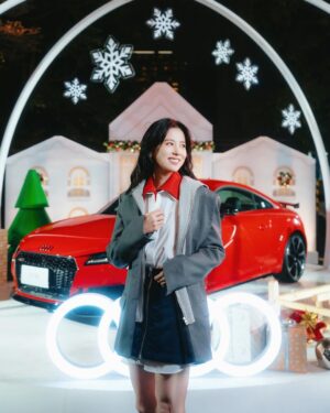 Allison Lin Instagram - 聖誕節終於要來了～

今年聖誕節，Audi在信義區展出夢幻車款 — TT RS 
追蹤Audi TW 官方社群帳號，於此篇貼文底下留言標記一位想一起度過浪漫聖誕的人，就有機會獲得聖誕限定好禮🎁

禮物將於12/28 公佈4位得獎者
Audi 邀您一同歡慶聖誕！

拍照打卡記得標記我🎄🎅🏻

🎄 活動地點：ATT 4 FUN 台北信義店 一樓戶外廣場
🎄 活動時間：2023/12/1 – 2024/1/3

@audi_tw
#Audi #AudiTaiwan