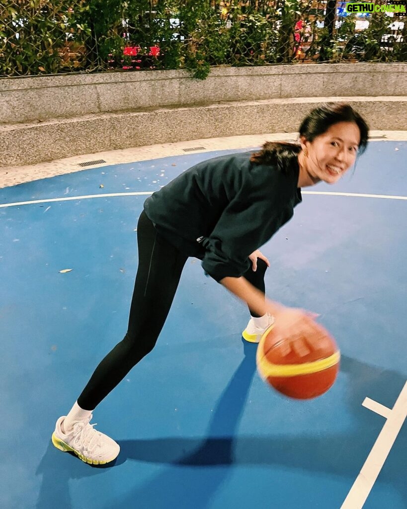 Allison Lin Instagram - 高中時代 最喜歡的就是籃球 與just do it的勾勾 超帥氣 @nike #metcon