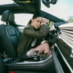 Allison Lin Instagram – 一直都是愛車人士的我，很開心這次有機會可以和 Audi 合作

Audi Q8 的大器美學，讓我更顯自信風采
寬敞大空間，享受最療癒的時光
優美的輪廓和車頂曲線，讓人一眼就想留住它的美
如同我拿著最愛的相機，每一刻都想留住最美好的剎那

讓生活不只是過活，更是精彩的活過
跟我一起讓每分每秒更加美妙🫶

現在至 Audi 展示中心完成任一車款試駕，即可獲得限量 Audi x It’s Saturday 聯名純手工水泥蠟燭，還有機會免費入住星級飯店，體驗【 2 天 1 夜 Audi 極嚮之旅 】

@audi_tw
#Audi #AudiTaiwan #AudiQ8