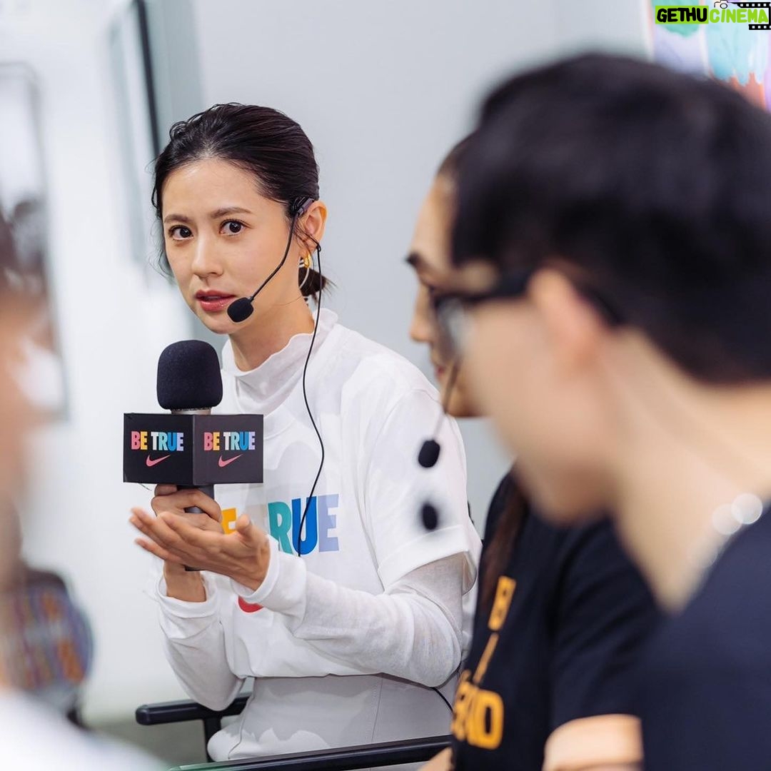 Allison Lin Instagram - 謝謝Nike的邀請,讓我有這個機會可以替大家留下美好而勇敢的一面。 期待Be True可以帶給社會更廣義的愛,多元不是對立,是給彼此更多安全感,表達自己的喜愛,甚至是不安或脆弱,也能安心的表達。 無論是準備好的自己、還是有點狼狽的自己,都是真實存在,擁抱自己的二元,看見中間更多的可能性。 你們都是最棒的。 Styling @charliebubblecat Makeup @kaiting_w Hair @garden_hairstyli Team @weteamwork.co Photo Nike 官方提供 #BeTrue #BeALegend #NikeTaiwan