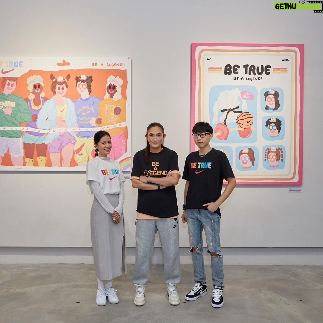 Allison Lin Instagram - 謝謝Nike的邀請,讓我有這個機會可以替大家留下美好而勇敢的一面。 期待Be True可以帶給社會更廣義的愛,多元不是對立,是給彼此更多安全感,表達自己的喜愛,甚至是不安或脆弱,也能安心的表達。 無論是準備好的自己、還是有點狼狽的自己,都是真實存在,擁抱自己的二元,看見中間更多的可能性。 你們都是最棒的。 Styling @charliebubblecat Makeup @kaiting_w Hair @garden_hairstyli Team @weteamwork.co Photo Nike 官方提供 #BeTrue #BeALegend #NikeTaiwan
