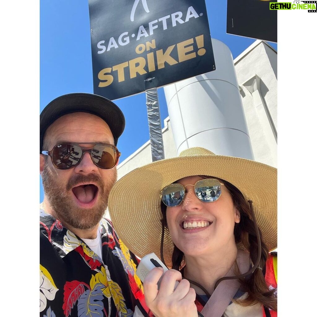 Allison Tolman Instagram - Good gravy am I lucky to have friends who sought out the side gate I was captaining yesterday for day one of the #SAGAFTRAStrike. Thank you, support staff. 💙