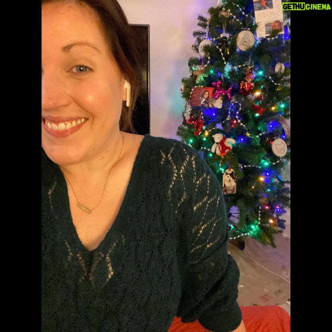 Allison Tolman Instagram - What I’ve learned these past few years is that I’m not really a Christmas person but I’m a HUGE Christmas decorations person.