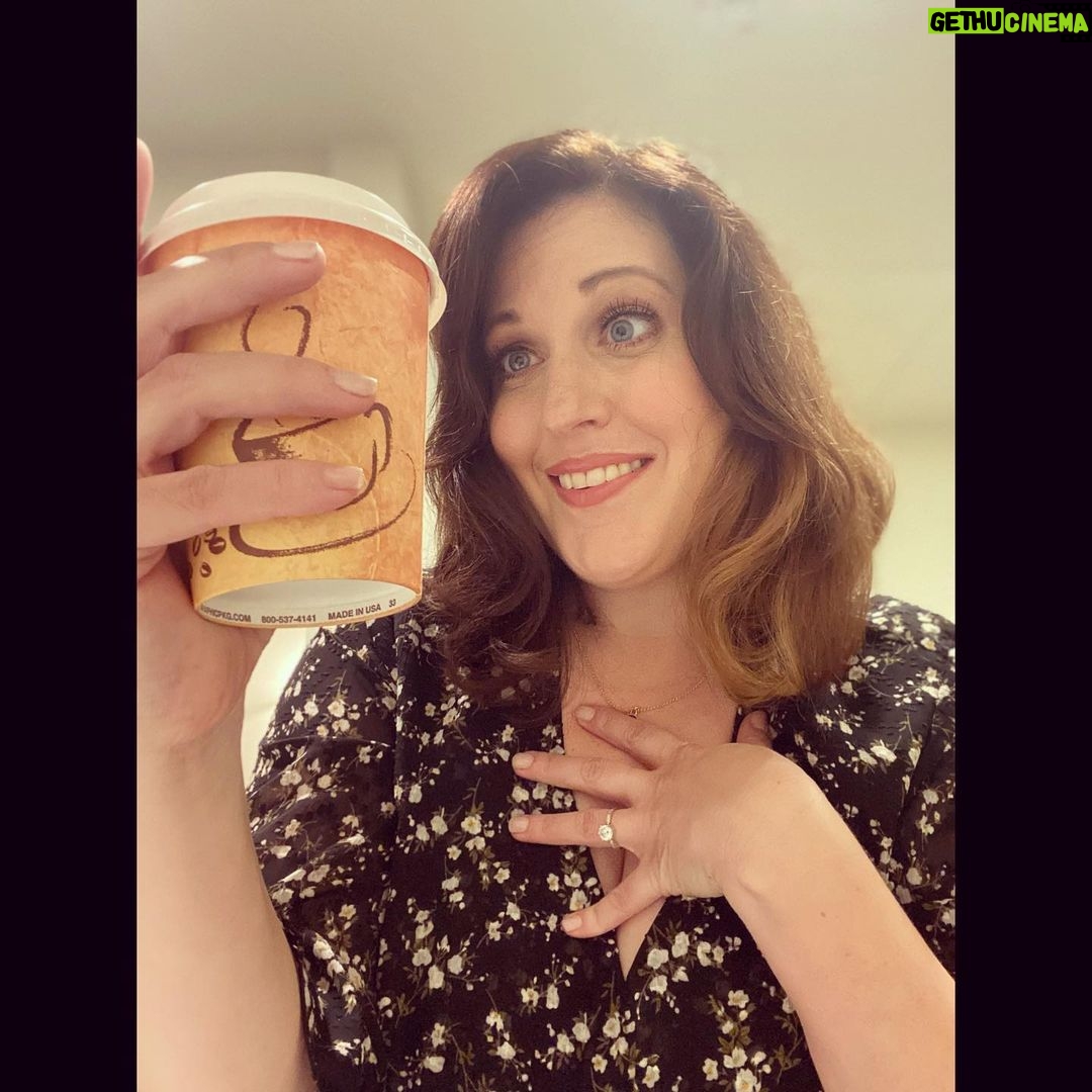 Allison Tolman Instagram - Coffee je t'aime. 💕