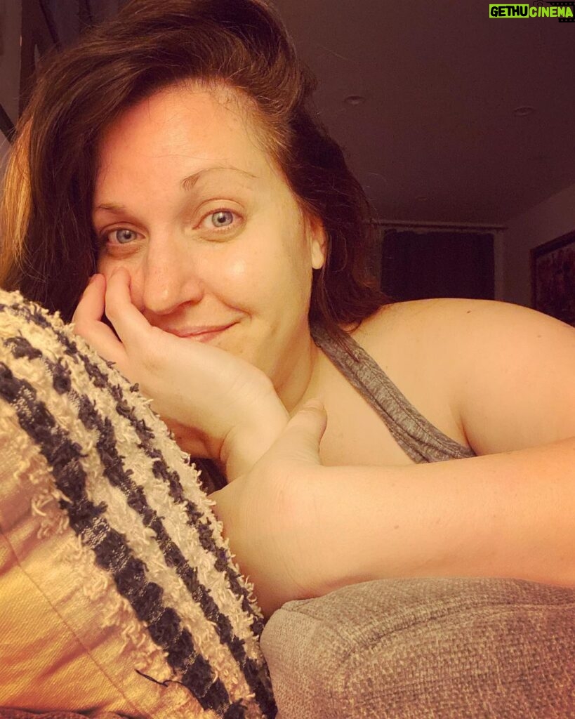 Allison Tolman Instagram - Forgot to take selfies before I washed off all my make up last night so here we are. I love you, middle aged skin. 💋