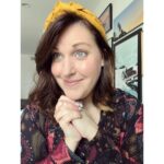 Allison Tolman Instagram - Very excited for my first Fall since finding out I can wear yellow. 🍂