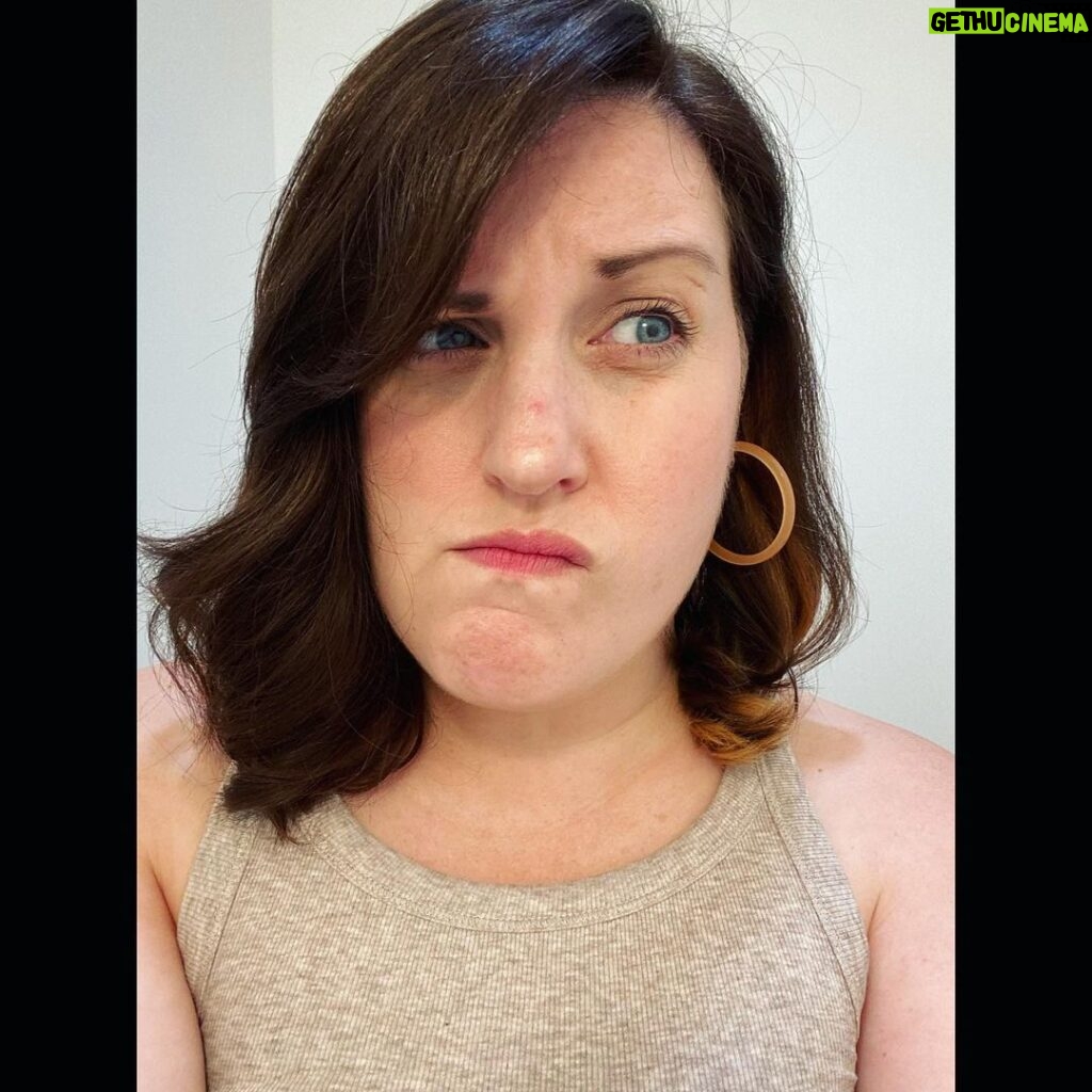 Allison Tolman Instagram - Basically a professional make up artist at this point but still have no idea how to cover up this zit on my nose. Oh well. #AlumiOfTheFuckItSchoolOfBeauty