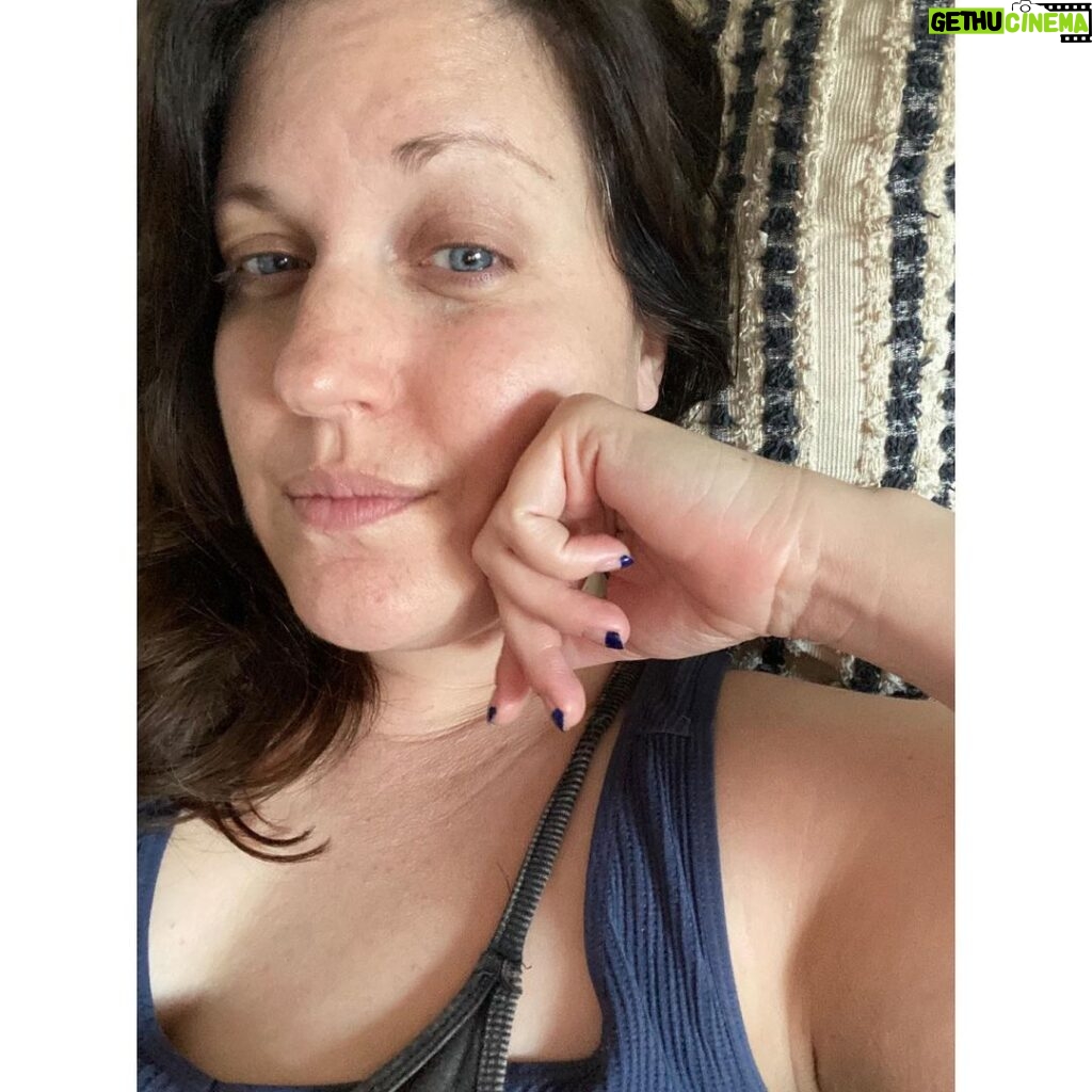 Allison Tolman Instagram - The older I get the more delighted I am by my face, which is a nice surprise because I feel like I’m still in constant negotiations with my body. I like my bare skin more now than I ever have. Aging is wild.