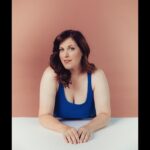 Allison Tolman Instagram - Hey! Please remember that solidarity is our strongest tool as we continue to fight for a fair SAG-AFTRA contract! The trade publications aren’t on our side and if you’re feeling isolated or angry you should try and join a picket line! The work stoppage is the fault of the AMPTP and not the actors union advocating for living wages and reasonable protections! Anyway, here’s my cleavage for the algorithm! 📸: @selashiloni