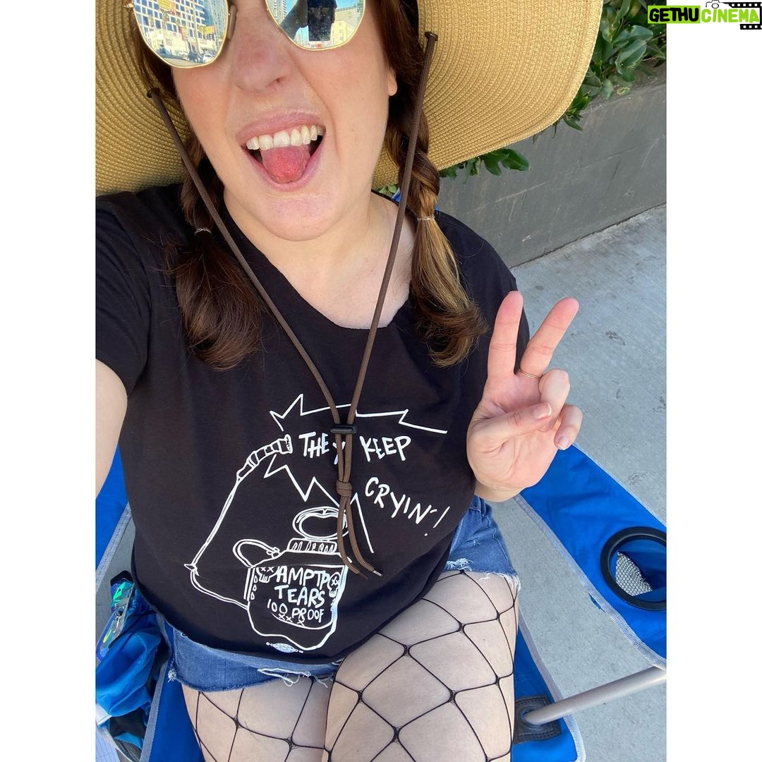 Allison Tolman Instagram - I don’t really dress up for Halloween, but I love a theme day. It’s Emo Day at Netflix for our 99th day of the strike! 🎈x99! (design by @taylororci)