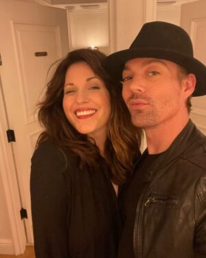 Allison Tolman Instagram - Today was a bummer so we dressed in all black and got drunk on a Wednesday. 🤍