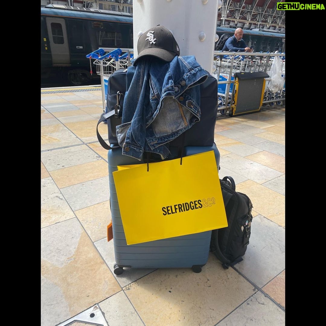 Allison Tolman Instagram - Goodbye train platforms. I love you so, so, so, so, so much. Paddington Station