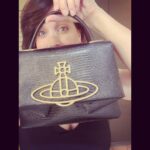 Allison Tolman Instagram - I took my #ScotGirlSummer souvenir out for her first spin last night. Don’t understand what people do with nice handbags when there’s not space beside them on the booth. Can’t put her on the floor, right? Does she go on the table? Please help.
