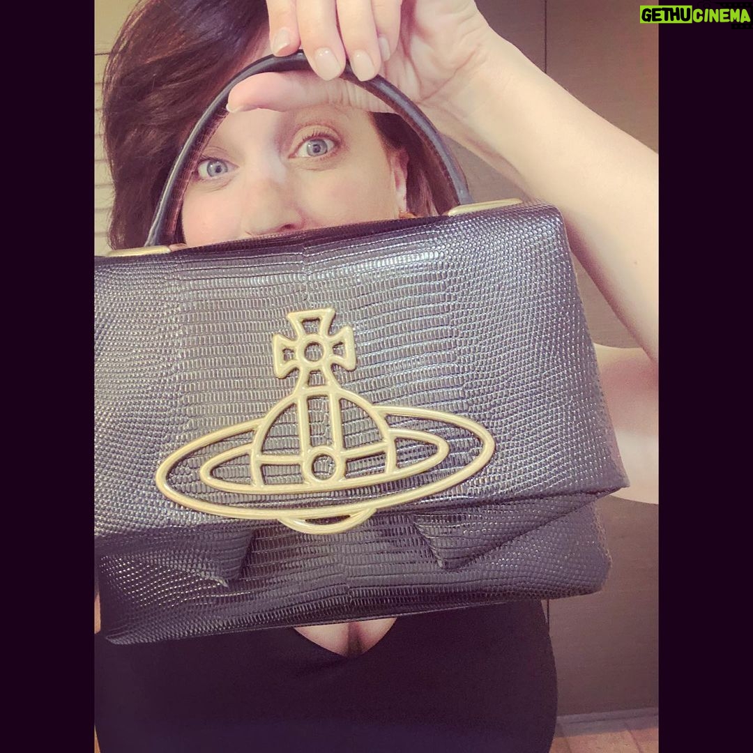 Allison Tolman Instagram - I took my #ScotGirlSummer souvenir out for her first spin last night. Don’t understand what people do with nice handbags when there’s not space beside them on the booth. Can’t put her on the floor, right? Does she go on the table? Please help.