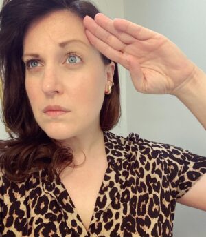 Allison Tolman Instagram - When your friend has cause to celebrate and his truest heart’s desire is a bloomin’ onion from Outback Steakhouse, you make yourself presentable and drive to the valley on a Saturday night because it’s your goddamn duty. 🇺🇸🦘🧅