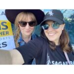 Allison Tolman Instagram - @erinldoyle and I are @sagaftra members, not @wgawest members- but that doesn’t stop us from joining the picket line in solidarity. We creatives are all in this together. #wgastrong 💙✊🏻🎬