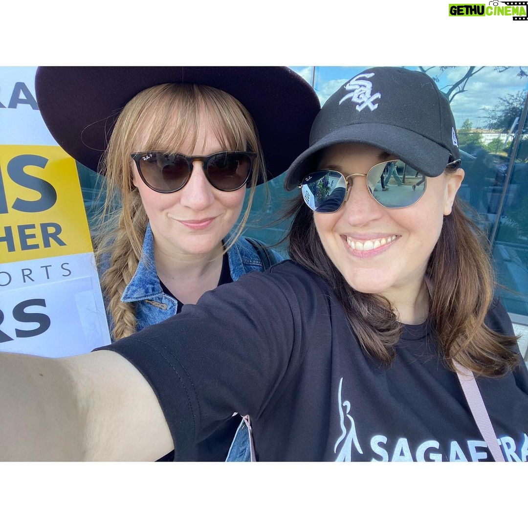 Allison Tolman Instagram - @erinldoyle and I are @sagaftra members, not @wgawest members- but that doesnโt stop us from joining the picket line in solidarity. We creatives are all in this together. #wgastrong ๐โ๐ป๐ฌ