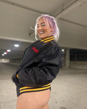 Allison Woodard Instagram - 🔮mistaken for love🔮
.
.
.
.
.
.
#alliekatch #wrestling #womenswrestling #deathmatchwrestling #intergenderwrestling #pabst #pabstblueribbon #pbr #rat #perfectillusion #ladygaga #arcticfox