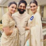 Allu Arjun Instagram - It was a life time experience to witness Smt. Waheeda Rehman ji win the Dadasaheb phalke award . More than 6 decades of career in films . Truly inspiring . It was a absolute pleasure to see dear @aliaabhatt win this award . Iconic performance for an iconic film . Truly deserving and many more …. It’s was a pleasure having the company of dear @kritisanon . A well deserved award for a league jumper performance. What a lovely lady … wishing her more in this journey… and hopefully a movie together soon .