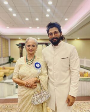 Allu Arjun Instagram - It was a life time experience to witness Smt. Waheeda Rehman ji win the  Dadasaheb phalke award . More than 6 decades of career in films . Truly inspiring .  It was a absolute pleasure to see dear @aliaabhatt win this award . Iconic performance for an iconic film .  Truly deserving and many more …. It’s was a pleasure having the company of dear @kritisanon . A well deserved award for a league jumper performance. What a lovely lady … wishing her more in this journey… and hopefully a movie together soon .
