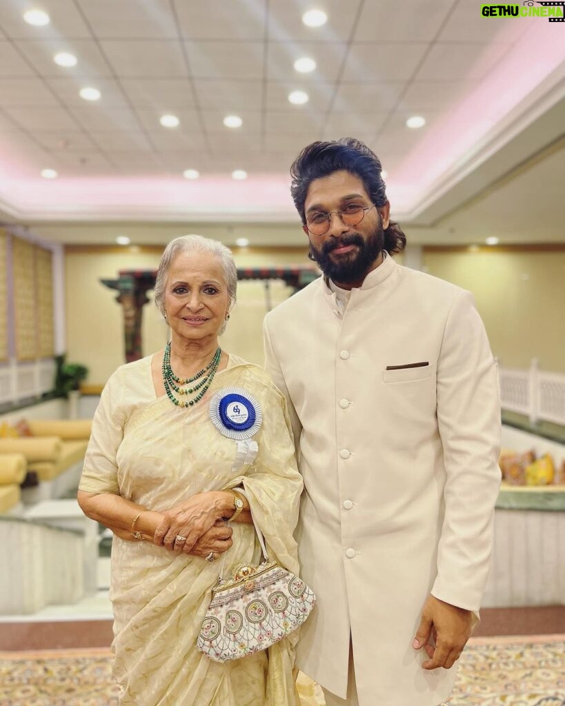 Allu Arjun Instagram - It was a life time experience to witness Smt. Waheeda Rehman ji win the Dadasaheb phalke award . More than 6 decades of career in films . Truly inspiring . It was a absolute pleasure to see dear @aliaabhatt win this award . Iconic performance for an iconic film . Truly deserving and many more …. It’s was a pleasure having the company of dear @kritisanon . A well deserved award for a league jumper performance. What a lovely lady … wishing her more in this journey… and hopefully a movie together soon .