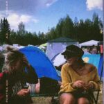 Alma Hätönen Instagram - Kiitos tyypit, kun ootte mun elämässä. Niin kiitollinen kaikista teistä, joiden kanssa on aito yhteys, läsnäolo ja tieto siitä, että kulki kuinka eri suuntiin tahansa välillä niin polku tuo aina takaisin toisen luo. Love u 🫶 HYVÄÄ YSTÄVÄNPÄIVÄÄ 💜 Ps. Tässä ei tietenkään oo kaikki. Kyl sä tiiät, et oot mulle tärkeä ✨