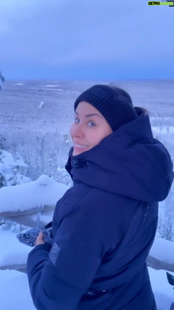 Alma Hätönen Instagram - ”Olet tehnyt hyvää työtä laadukkaan levon ja virkistävien aktiviteettien tasapainottamisessa” -Oura Damn right I have ❄️😌 #lapland #winter #hiking #winterhiking #visitfinland Lappi
