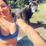 Alma Hätönen Instagram – Maailman ihanimmat pari päivää mökillä 🥹🦋 Tiedostin sen, että tässä hetkessä just nyt kaikki on tosi hyvin. Jossain vaiheessa tulee varmasti jotain murhetta, kuten elämään kuuluu, mutta _nyt_ on tasapaino ja rauha.✨